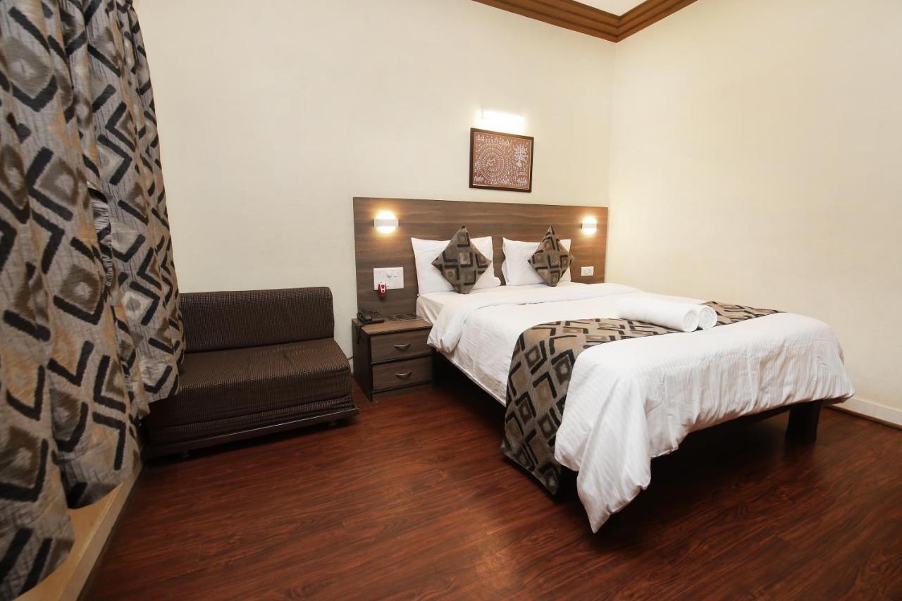 Westend Hotel Matheran Zewnętrze zdjęcie