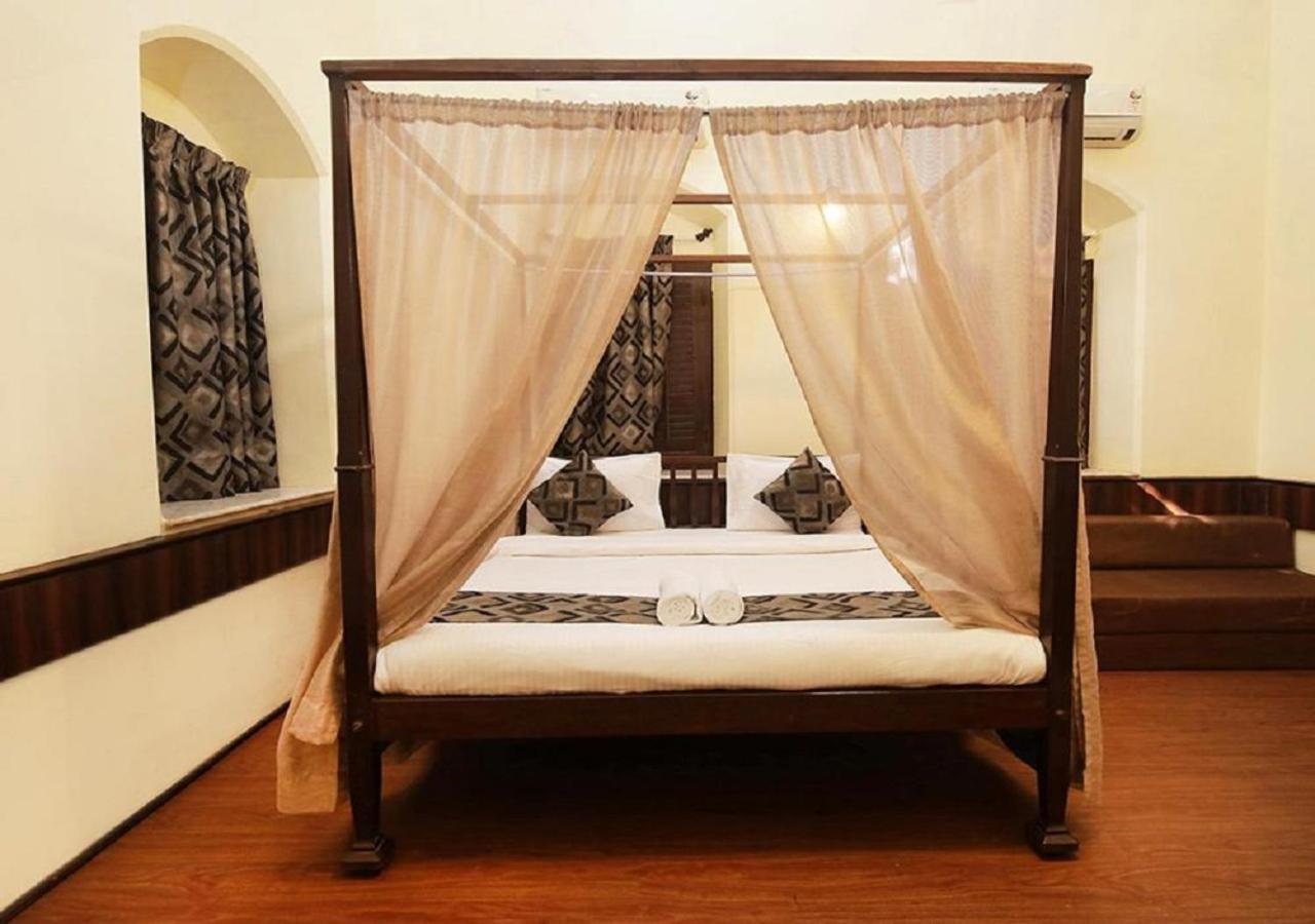 Westend Hotel Matheran Zewnętrze zdjęcie