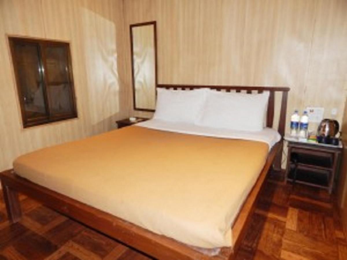 Westend Hotel Matheran Zewnętrze zdjęcie
